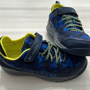 EUC Boys Columbia waterproof shoes. Size 5.